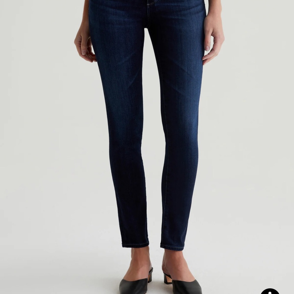 NWT AG The Prima Mid Rise Cigarette Jean in blue